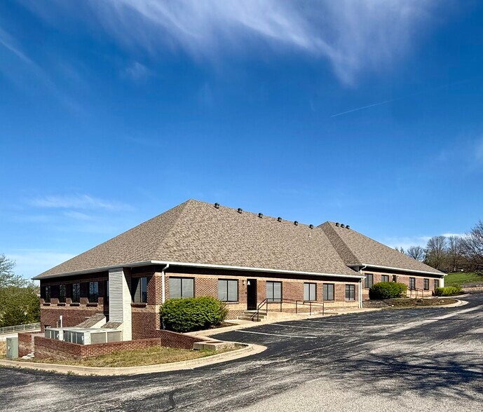More Photos Of 919 Wildwood Dr, Jefferson City Office For Sale