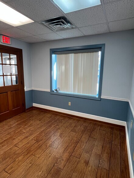 More Photos Of 148 W Pike St, Canonsburg Storefront Retail Office For Lease