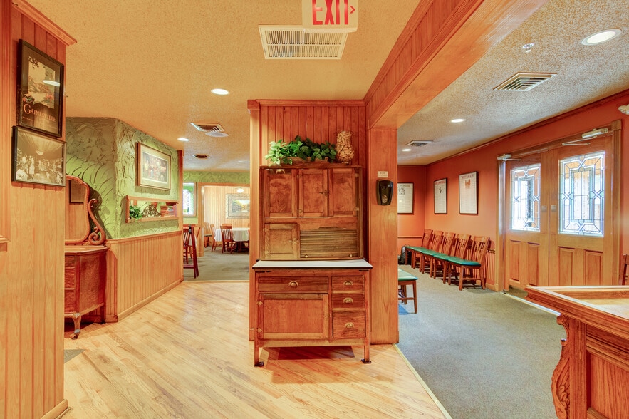 More Photos Of 1702 Park Hill Dr, Gainesville Restaurant For Sale
