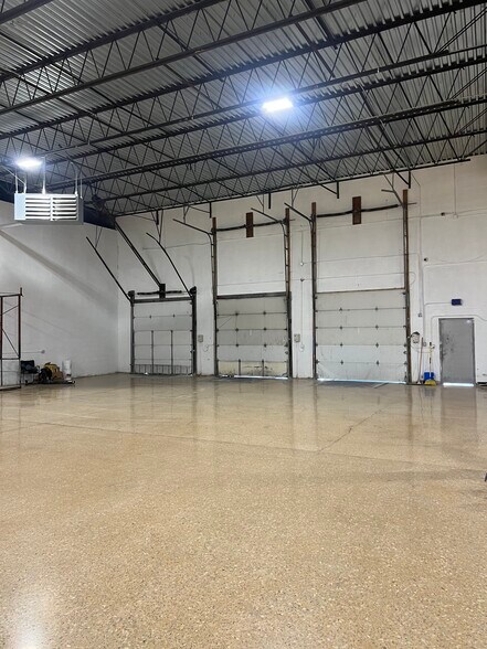More Photos Of 1017 W 48th St, Chicago Warehouse For Lease