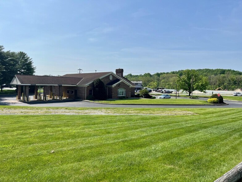 More Photos Of 565 Baltimore Pike, Avondale Bank For Lease