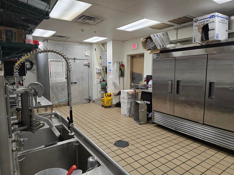 More Photos Of 2706 S Cabela's Pky, Gonzales Restaurant For Lease