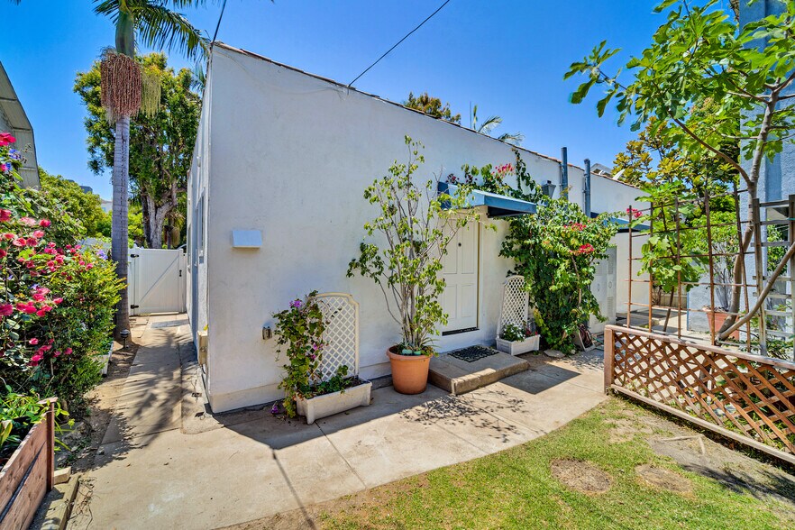 More Photos Of 1231-1233 17th St, Santa Monica Apartments For Sale