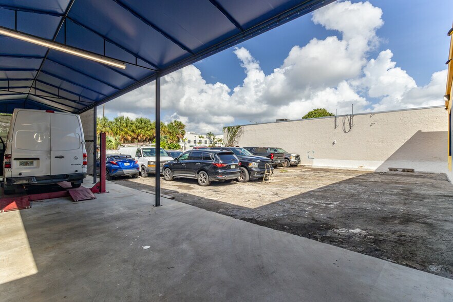 More Photos Of 5397 NE 14th Ave, Fort Lauderdale Service For Sale