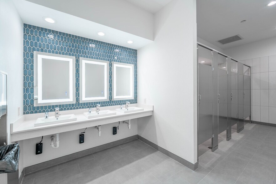 More Photos Of 2703 N Central Expy, Richardson Unknown For Lease