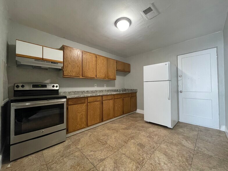 More Photos Of 1350 Kingston St, Aurora Apartments For Sale