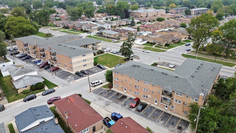 More Photos Of 1049 W Vermont Ave, Calumet Park Apartments For Sale