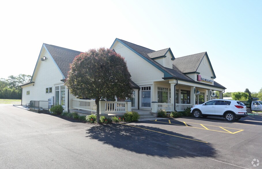 More Photos Of , Crystal Lake Storefront Retail Office For Lease