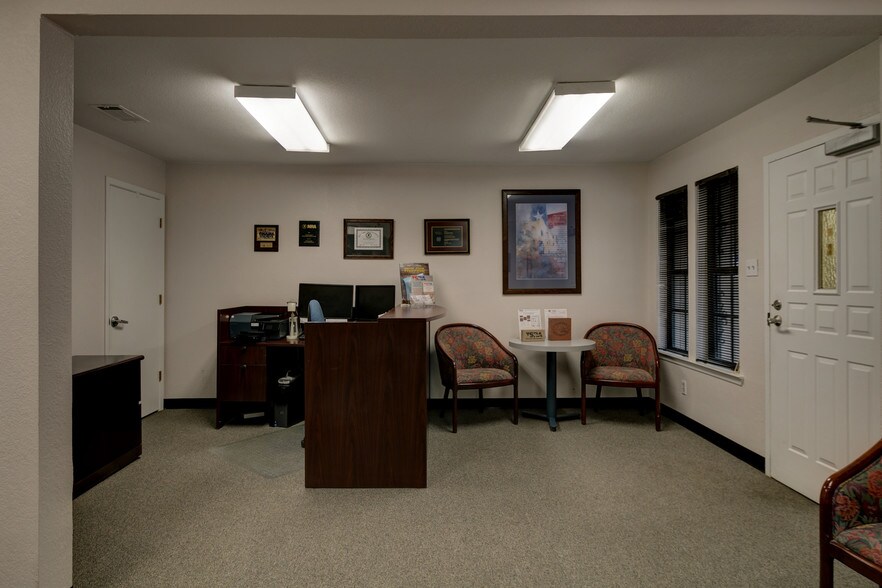 More Photos Of 8411 N Interstate 35, Austin Office For Lease