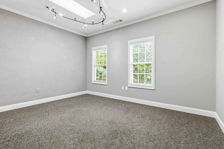 More Photos Of 100-126 Prospect Pl, Alpharetta Office For Sale
