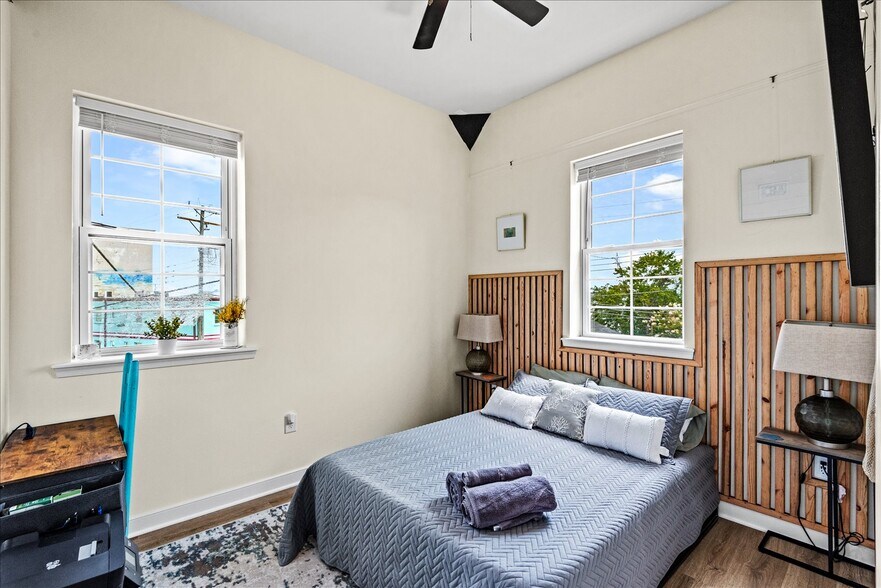 More Photos Of 10 Irving Ave N, Colonial Beach Apartments For Sale