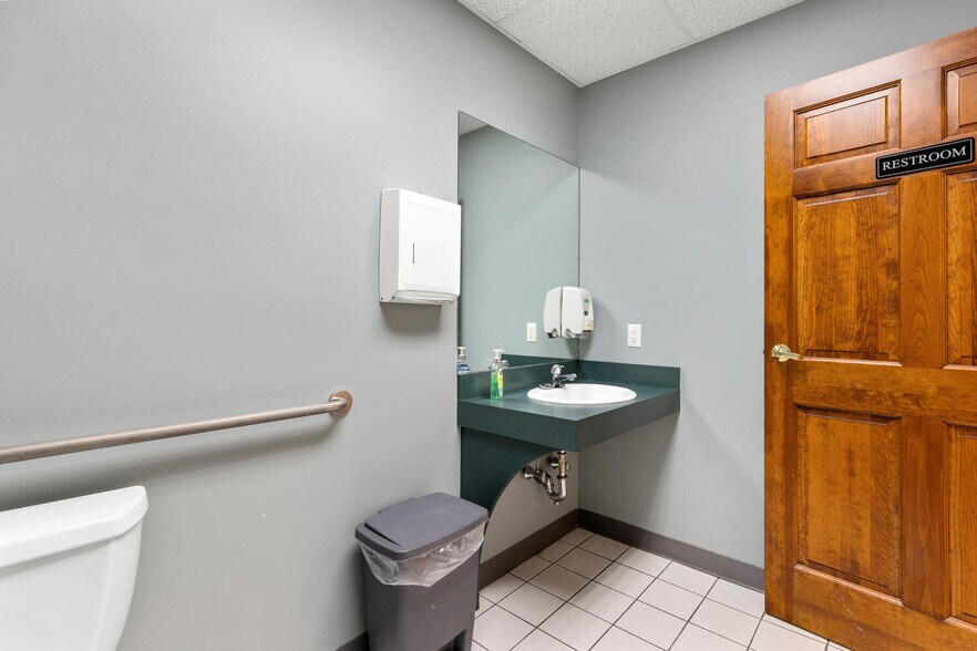 More Photos Of 30 Ray Ave, Burlington Light Distribution For Lease