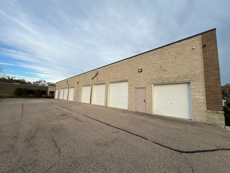 More Photos Of 305 Front St, Mchenry Self Storage For Sale
