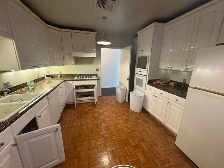 More Photos Of 434 N Larchmont Blvd, Los Angeles Office For Lease