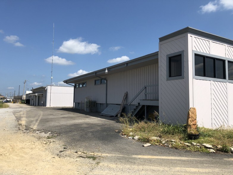 More Photos Of 515 E Vienna St, Anna Medical For Lease