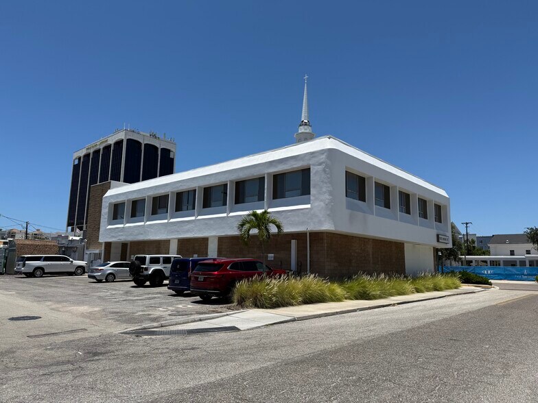More Photos Of 1670 Main St, Sarasota Office For Sale
