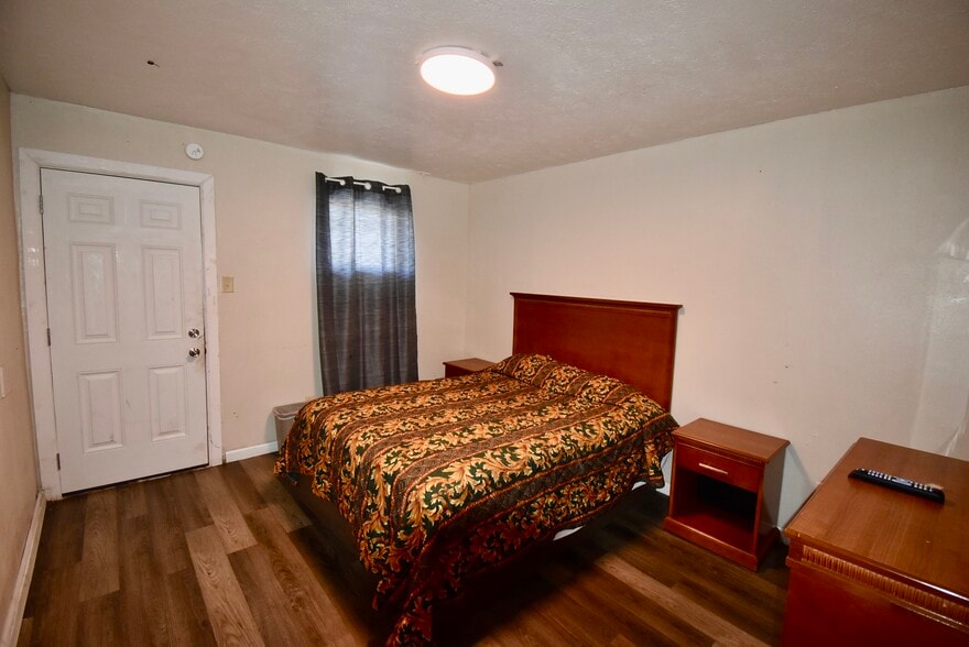 More Photos Of 3401 N Alexander Dr, Baytown Hotel For Sale