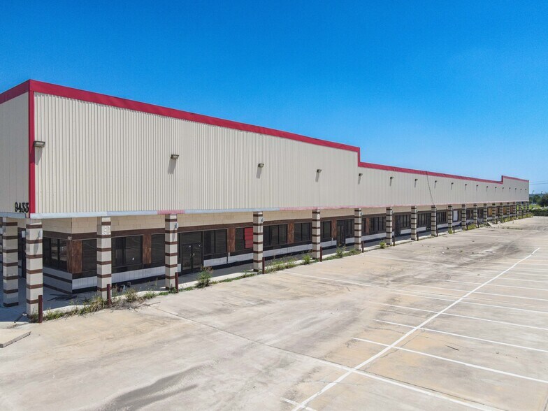 More Photos Of 9433 Wilcrest Dr, Houston Flex For Sale