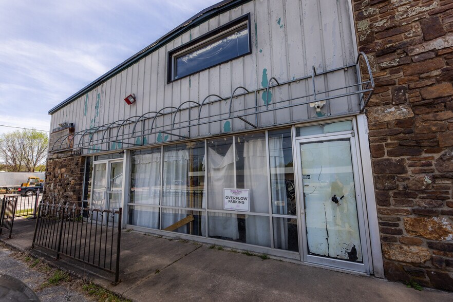 More Photos Of 535 W Poplar St, Fayetteville Warehouse For Lease