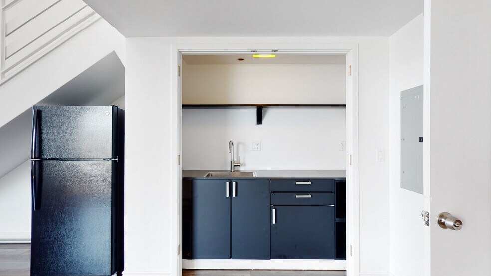 More Photos Of 1250 Missouri St, San Francisco Light Distribution For Lease