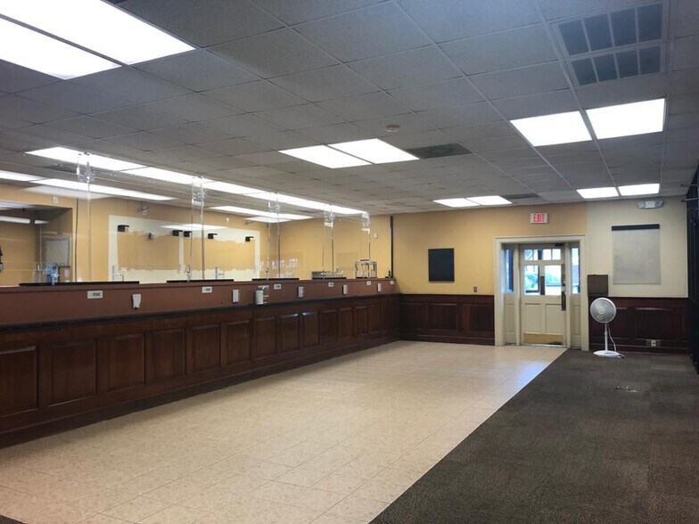 More Photos Of 3507 W Bay St, Savannah Bank For Lease