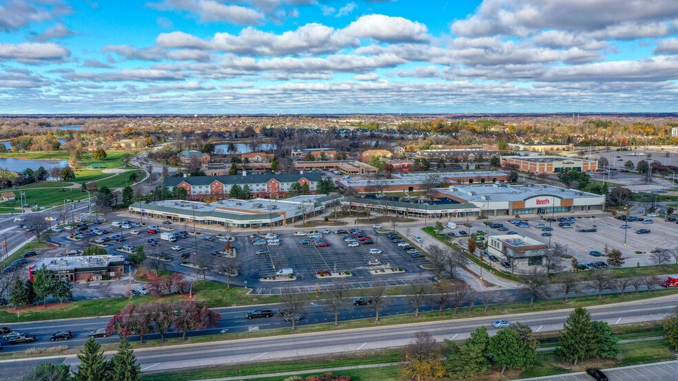 More Photos Of 220-290 Hawthorn Rd, Vernon Hills Unknown For Lease