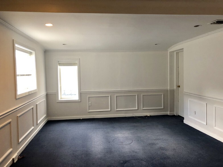 More Photos Of 40 Darby Rd, Paoli Medical For Lease
