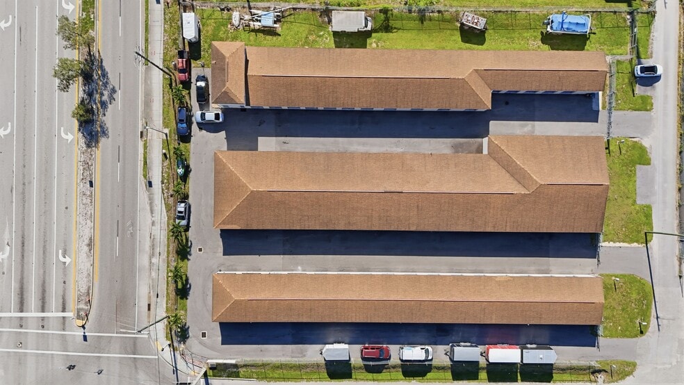 More Photos Of 15415 Pine Ridge Rd, Fort Myers Self Storage For Sale