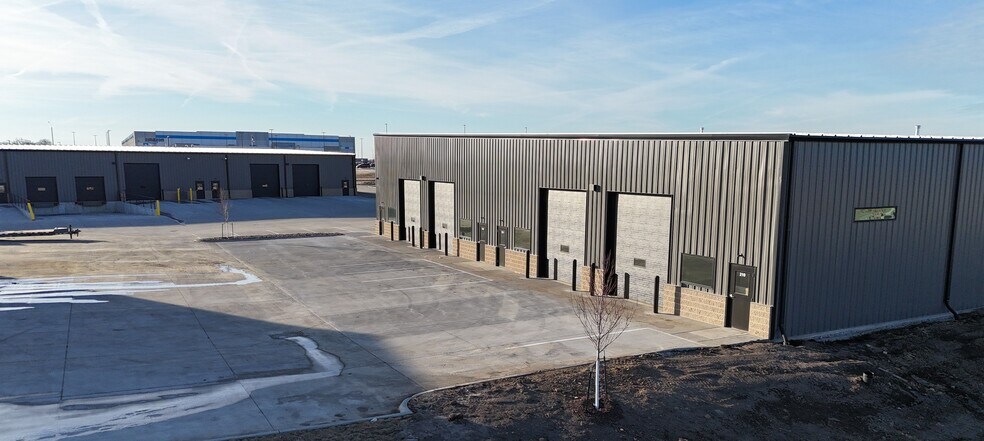 More Photos Of 2201 Shiloh Rose Pky SW, Bondurant Showroom For Lease