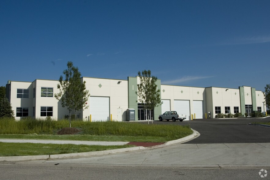 More Photos Of 3682 Prairie Lake Ct, Aurora Flex For Lease