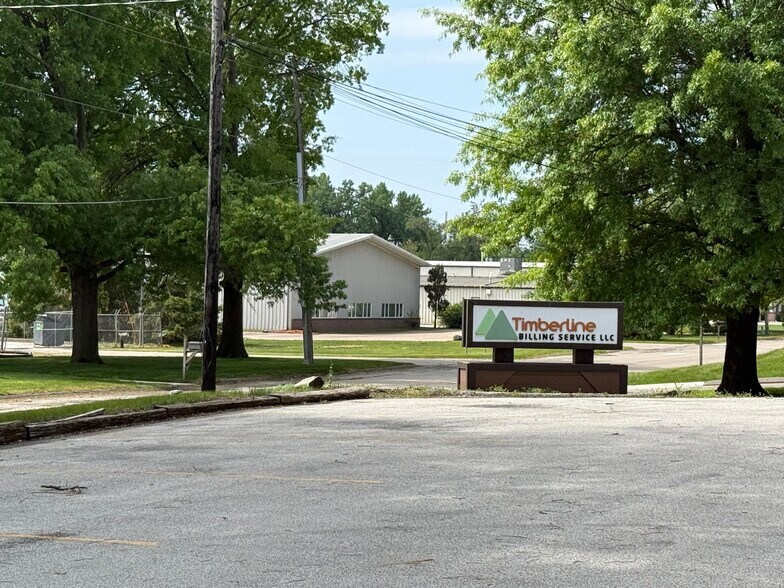 More Photos Of 1801 Fuller Rd, West Des Moines Flex For Sale