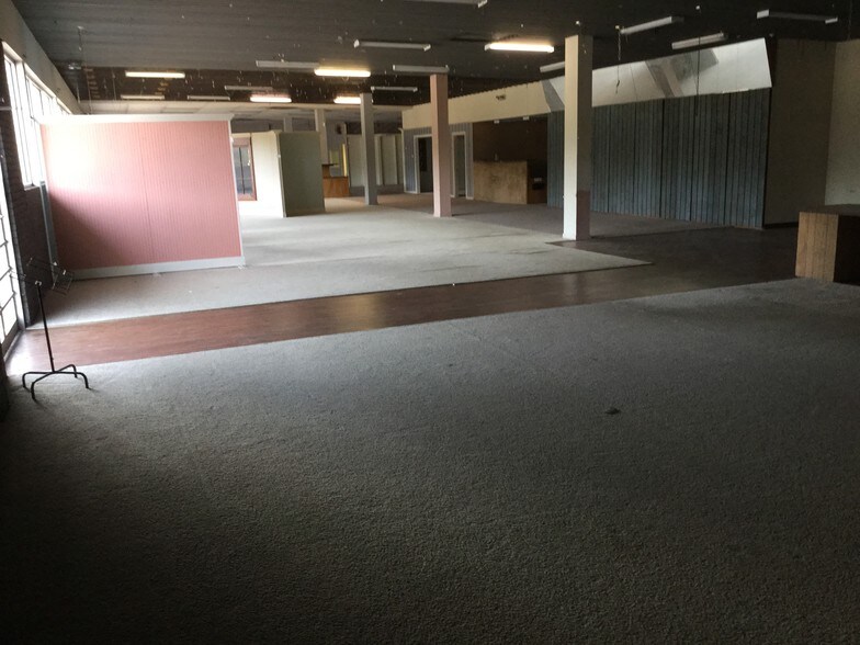 More Photos Of 304 W 70th St, Shreveport Freestanding For Lease