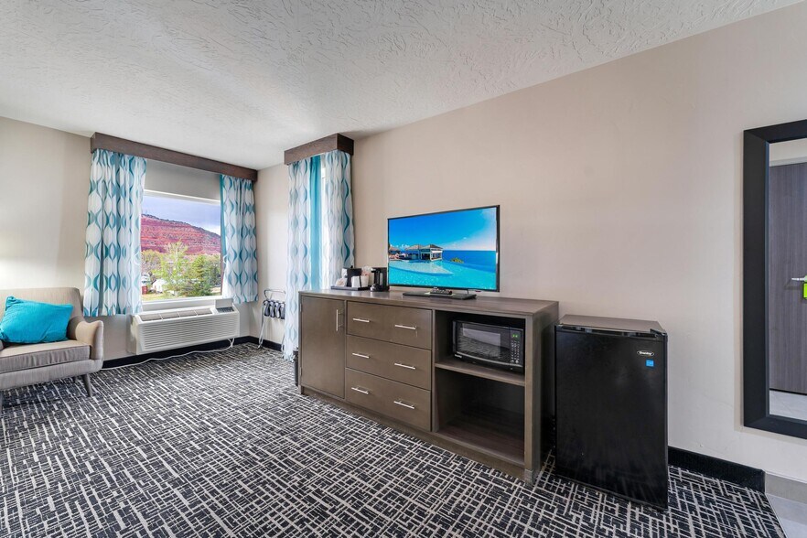 More Photos Of 465 S 100 E, Kanab Hospitality For Sale