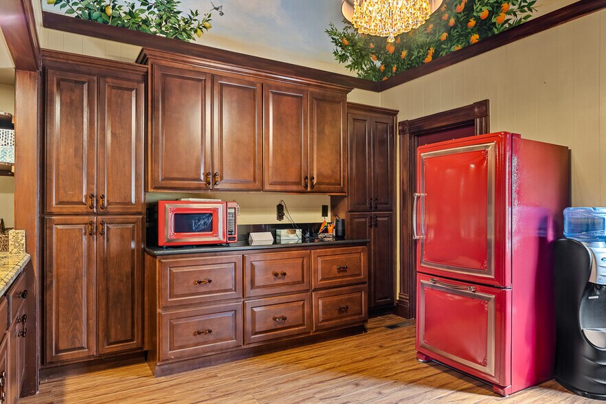 More Photos Of 214 E Olive Ave, Redlands Office For Sale