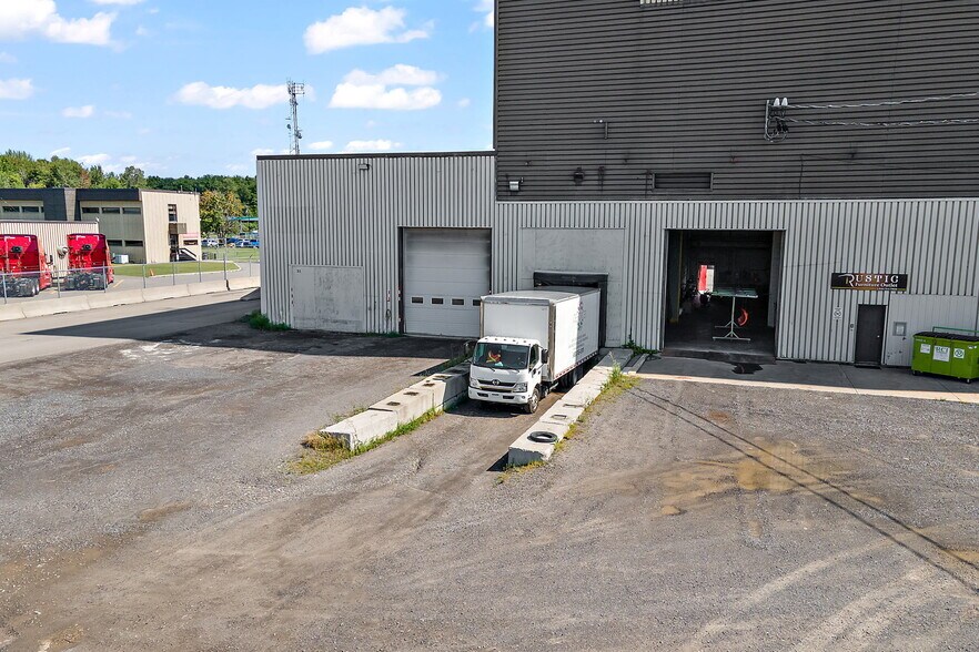More Photos Of 35-75 Rue De L'acier, Coteau-du-lac Manufacturing For Lease
