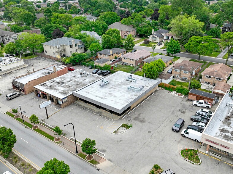More Photos Of 3921-3925 W Touhy Ave, Lincolnwood Freestanding For Lease