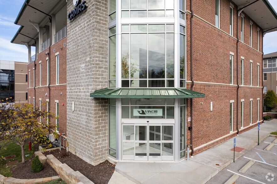 More Photos Of 844 N New Ballas Ct, Saint Louis Medical For Lease