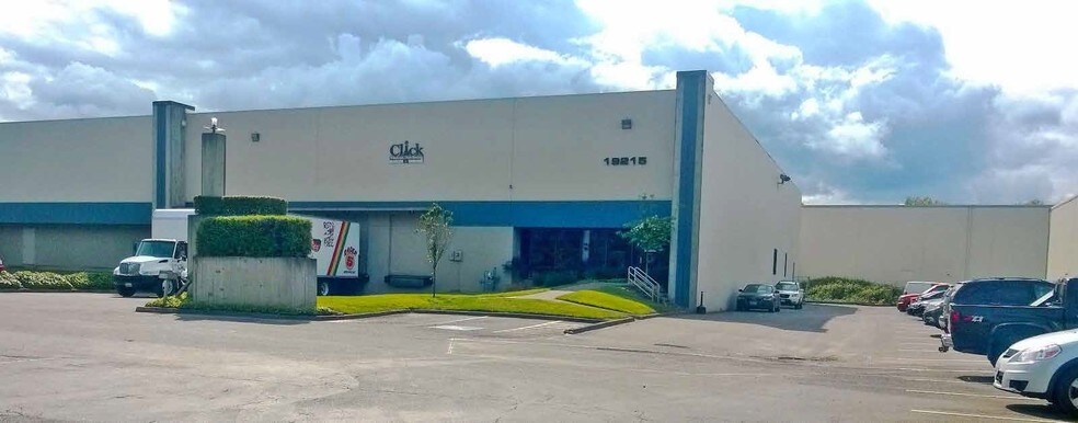 More Photos Of 19215-19221 66th Ave S, Kent Manufacturing For Lease