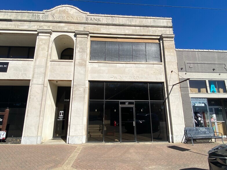 More Photos Of 117 E Tyler St, Athens Storefront Retail Office For Lease