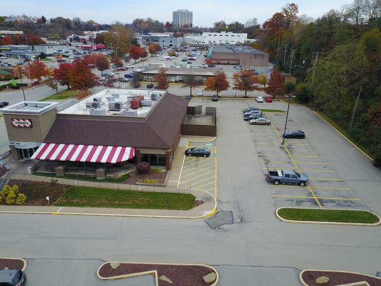 More Photos Of 240 Mall Blvd, Monroeville Restaurant For Lease