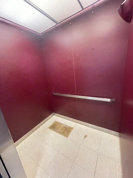 More Photos Of 1515 Jarret Pl, Bronx Hospital For Lease