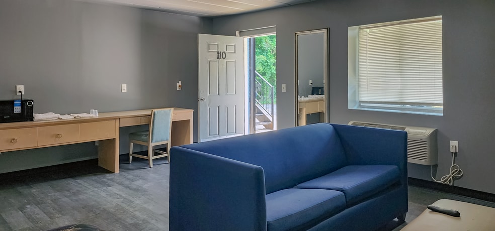 More Photos Of 16866 Telegraph Rd, Detroit Hotel For Sale