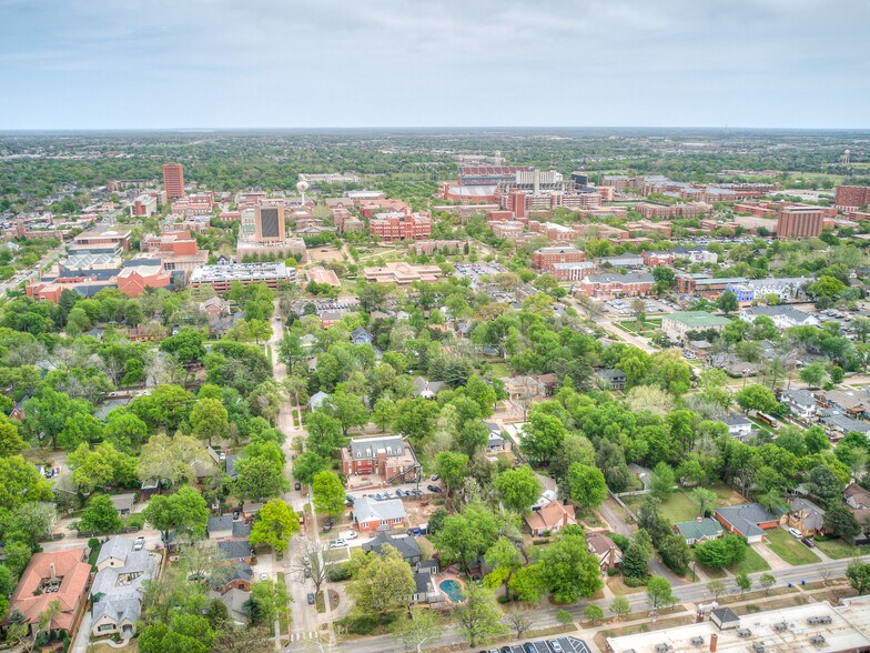 More Photos Of 702 S Lahoma Ave, Norman Dormitory For Sale