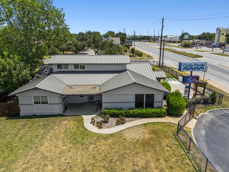 More Photos Of 2300 W Parmer Ln, Austin Freestanding For Sale