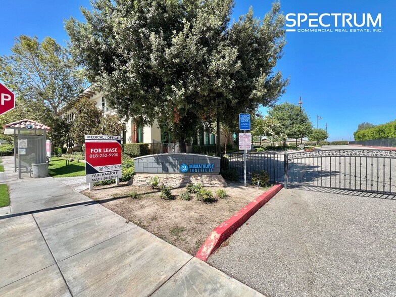 More Photos Of 145 Park Ln, Moorpark Medical For Lease