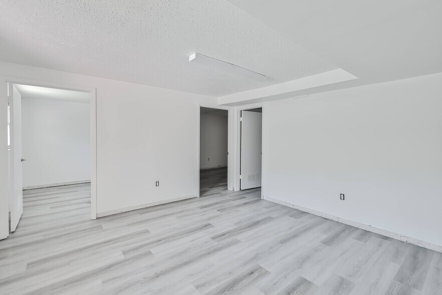 More Photos Of 601 S Us-41, Inverness Medical For Sale