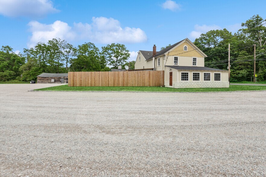 More Photos Of 2647 Montauk Hwy, Brookhaven Restaurant For Sale