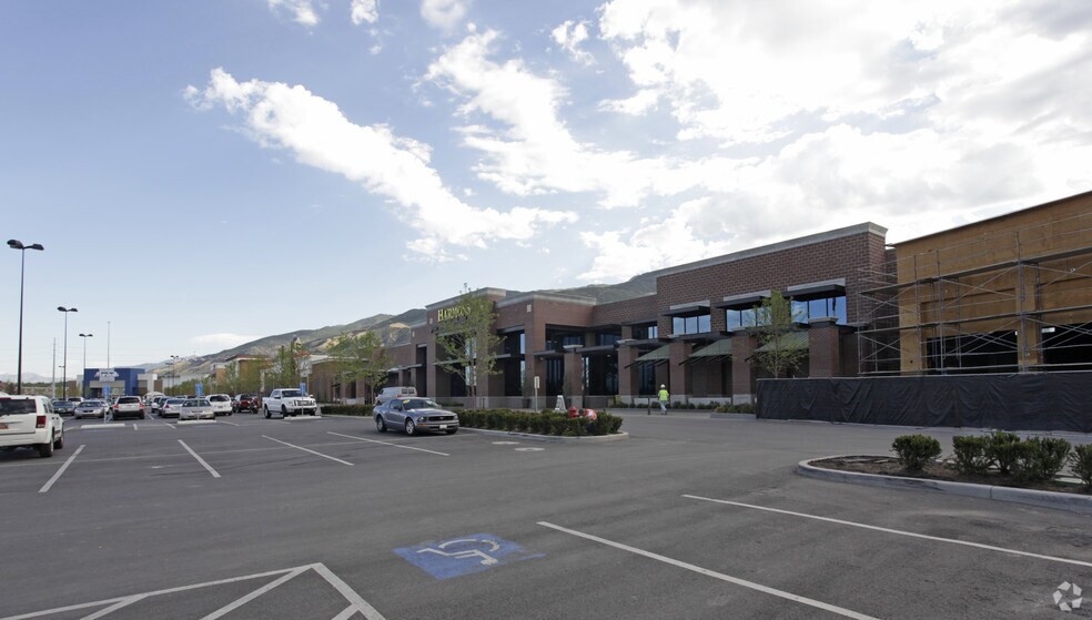 More Photos Of 200-260 N Station Pky, Farmington Coworking Space