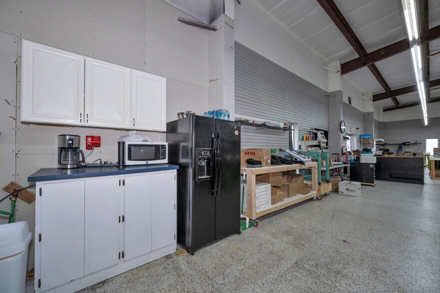 More Photos Of 6581 Seminole Blvd, Seminole Mixed Retail For Sale