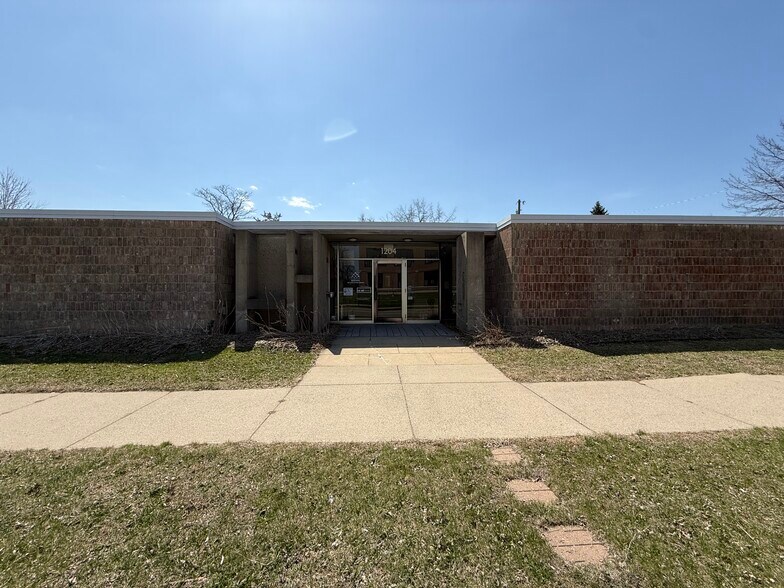 More Photos Of 1204 7th St S, Saint Cloud Office For Sale